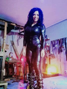 Dominatrix Dana