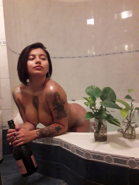 Hola amor ❤ 

Te voy a llevar a explorar todas tus fantasías 😈 me prende mucho hacerte disfrutar 

Hablame y coordinamos, el mejor oral 😜

También ofrezco servicios virtuales por si estas lejos o aburrido ❤