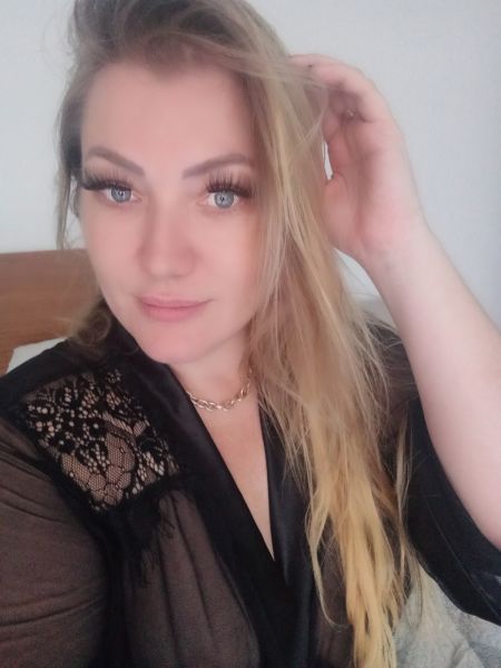 Soy una chica brasileña estudiante de medicina...
Soy fitnes, simpatica y elegante para cabalheiros exigentes y respetuosos ya que de mi parte vas a recibir lo mismo ❤️
Te espero en mi departamento para que posemos un momento unico y de total relajacion.