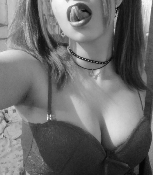 Hola bombón, me llamo Mili y tengo 23 años, si querés pasar un momento inolvidable y de mucho placer espero tu mensaje. 
Hago domicilio y hoteles, tu consulta no molesta mi amor. Anímate y pasemos un buen rato 🔥🔥

