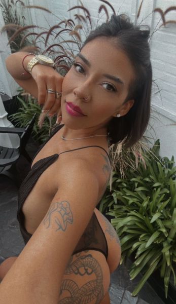 Mi Nombre es Candee!
Soy Morocha y súper natural! Nuestra cita se volverá un Momento único, fogoso y repleto de placer! Soy muy sensual y mis besos son tan lentos y profundos como el sexo oral q brindo! 
Te aseguro q no vas a arrepentirte 
