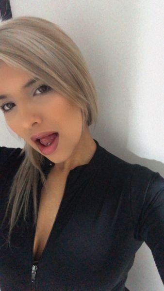 Me llamo humita tengo 24 añitos soy de Rosario 
Hago solamente sexo oral y nada mas.
Hago encuentros presenciales.
Me encanta que la persona disfrute el servicio y tenga un buen placer.